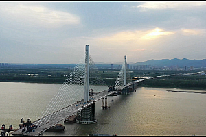 4K航拍绥芬河特大桥合闸竣工视频素材