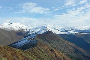 4K航拍川藏线高原雪山蓝天白云视频素材