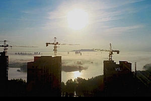 4K延时航拍云雾日出哈尔滨城市楼房塔吊建筑视频素材