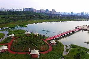 4K晋城市城市建设水系公园小桥绿地视频素材