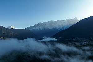 4K林芝雅鲁藏布大峡谷大雪山自然风光视频素材