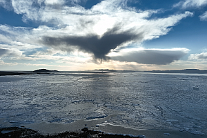 4K拉萨市那木措湖湖泊蓝天白云自然风光视频素材
