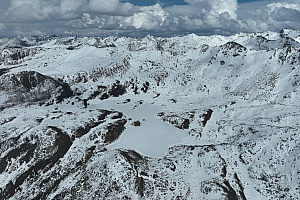4K阿坝藏族羌族自治州自然风光雪山蓝天白云视频素材