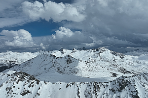4K阿坝藏族羌族自治州自然风光雪山蓝天白云视频素材