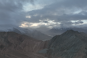 4K玉树藏族自治州可可西里无人区山区蓝天白云视频素材