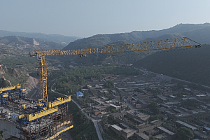 4K高速公路建设桥梁建设工地场地工程工业混凝土机器机械建筑结构框架起重机设备设计水泥塔块提升支撑视频素材